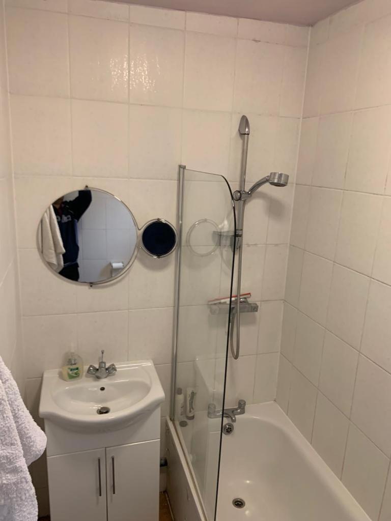 7 Bedroom Victorian House Zone 2 Londra