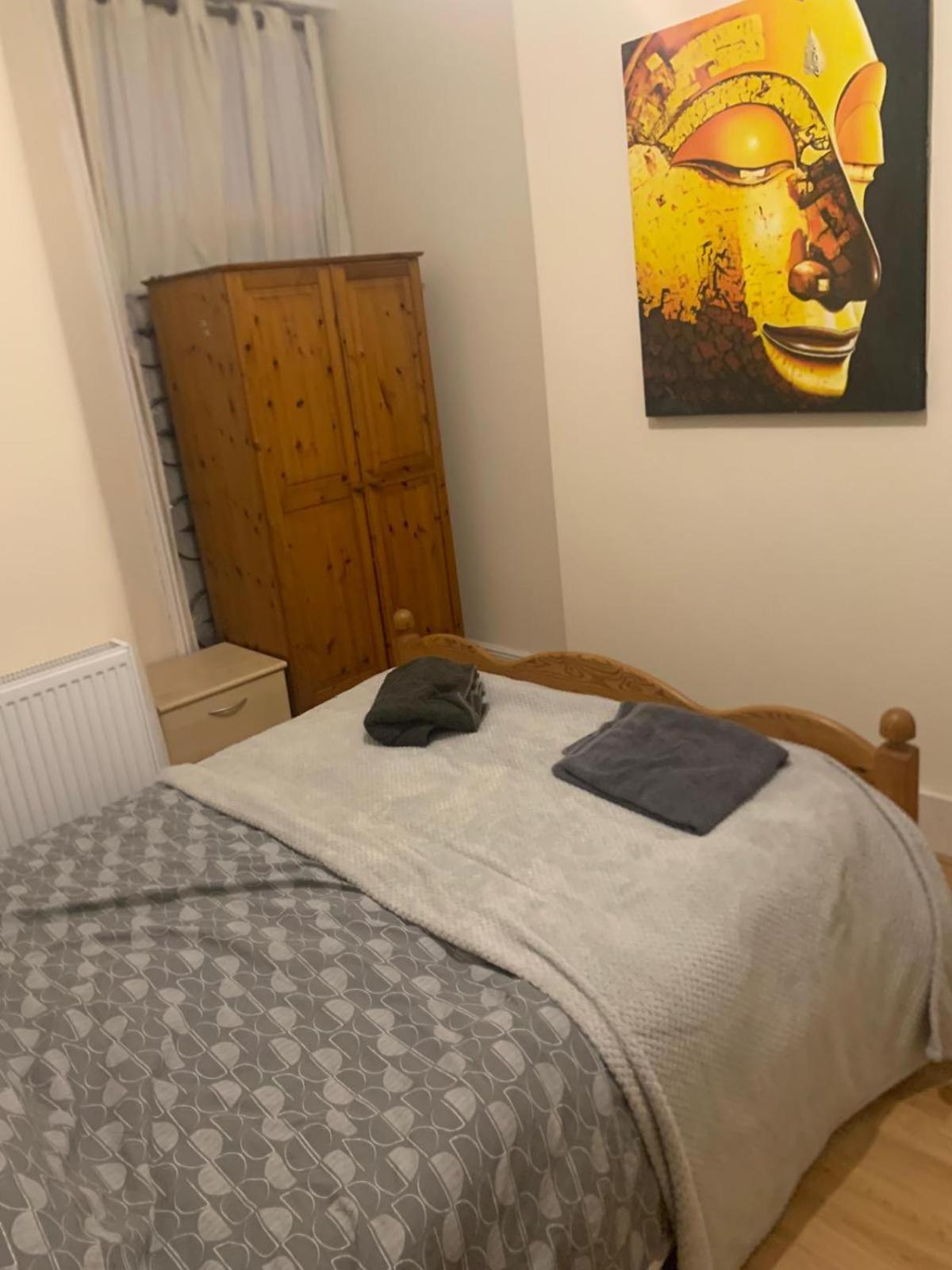 7 Bedroom Victorian House Zone 2 Londra