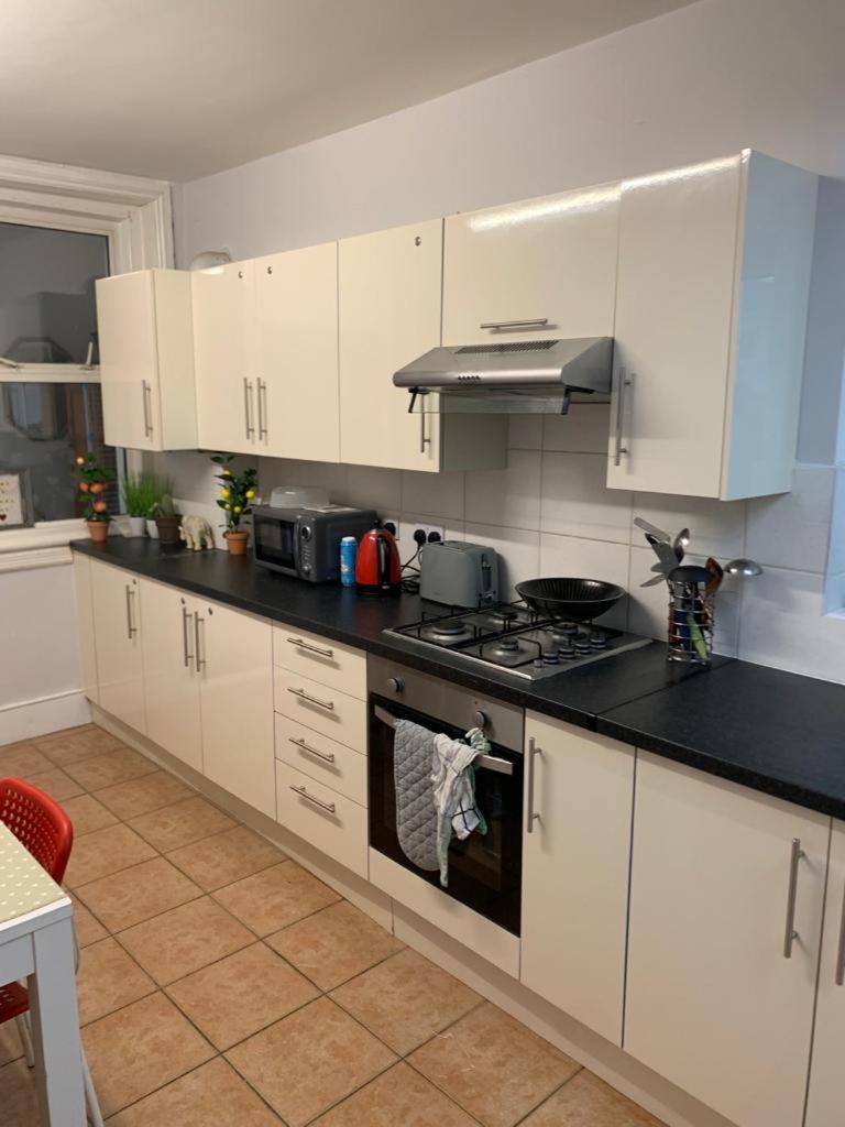 7 Bedroom Victorian House Zone 2 Holiday home London